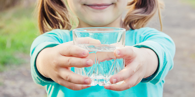 quanti litri di acqua dovrei bere ogni giorno per perdere peso 4 quanti litri di acqua dovrei bere ogni giorno per perdere peso 4