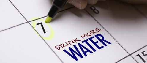 quanta acqua bisogna bere al giorno