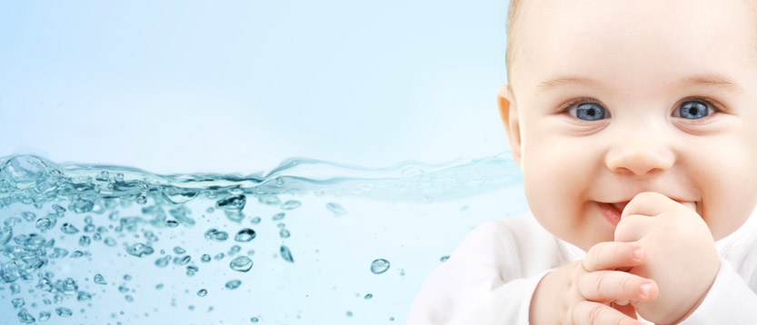 acqua pura per il neonato