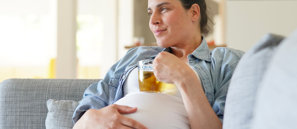 è consigliato bere tisane durante la gravidanza