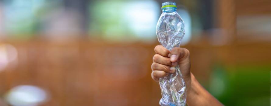 riciclare le bottiglie di plastica