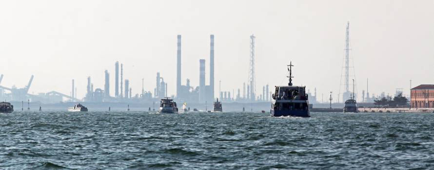 l'inquinamento del mar adriatico a causa dei tanti porti presenti