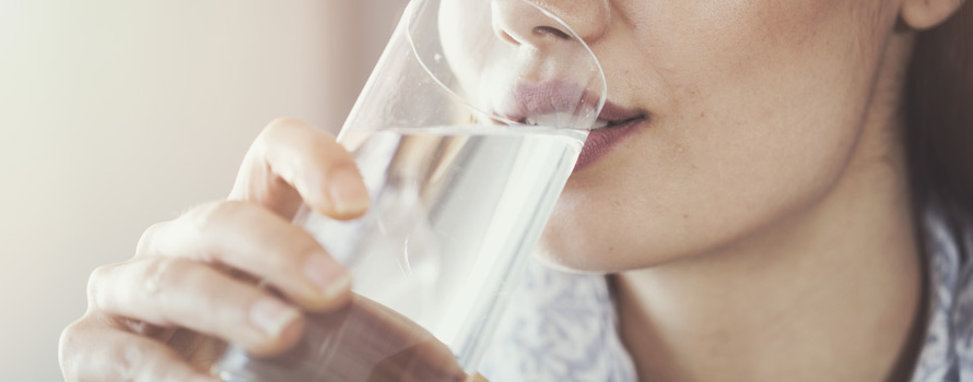 bere acqua fa bene al corpo umano