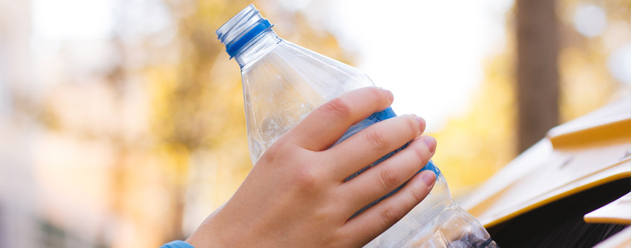 riciclare la plastica per avere un mare più pulito