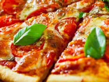 Impasti per la pizza, come realizzarne uno leggero all’acqua