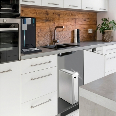 Erogatore d'acqua Slim 130 installato sotto il lavandino