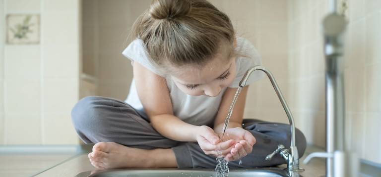 berte acqua direttamente dal rubinetto bere acqua dal rubinetto
